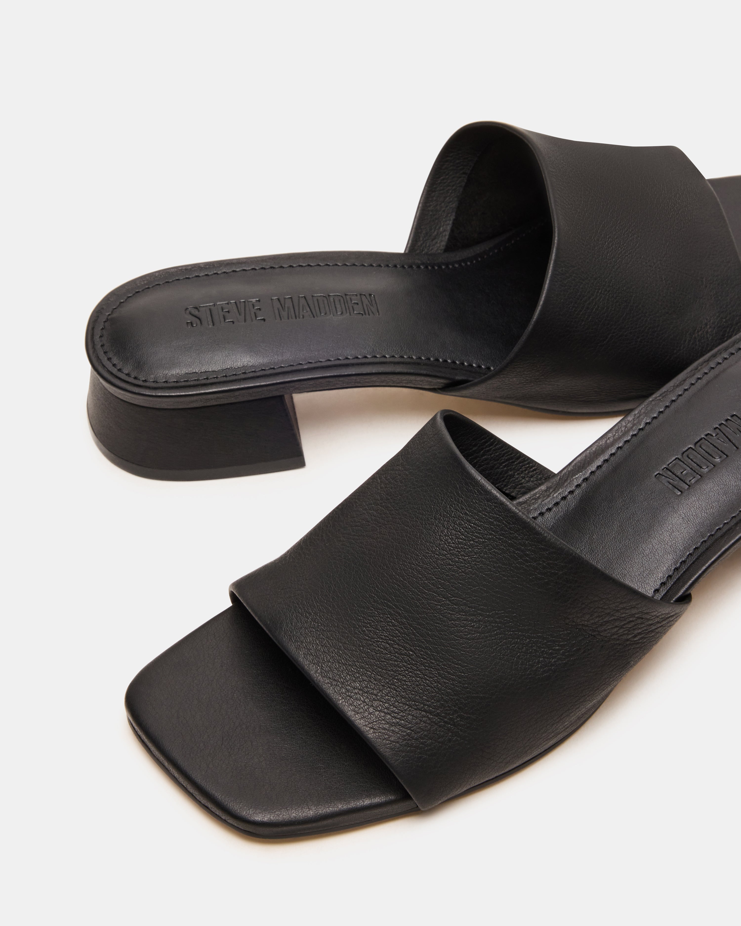 Sandalias Planas Montgomery Negras